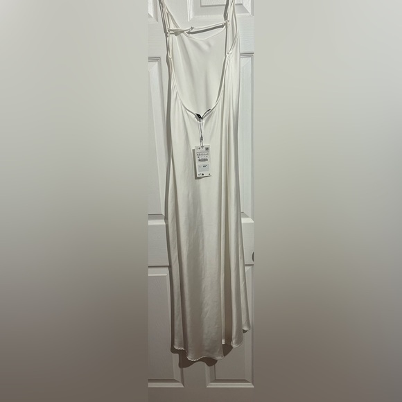 Silk dress from Zara. Never worn. Extra small - Picture 5 of 5